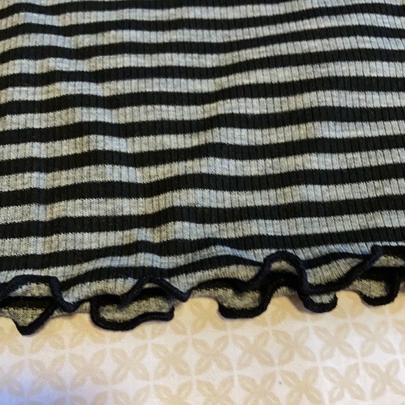 Forever 21 Black/Gray Striped Lettuce Hem Crop Top Size S - Picture 2 of 5